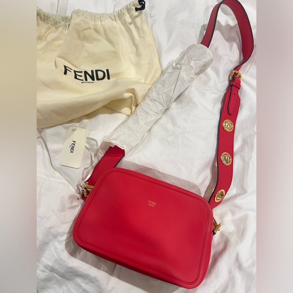 BNWT Fendi Camera Bag leather crossbody bag